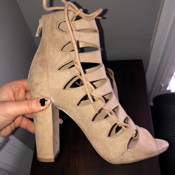 Tan heels - Picture 3 of 6